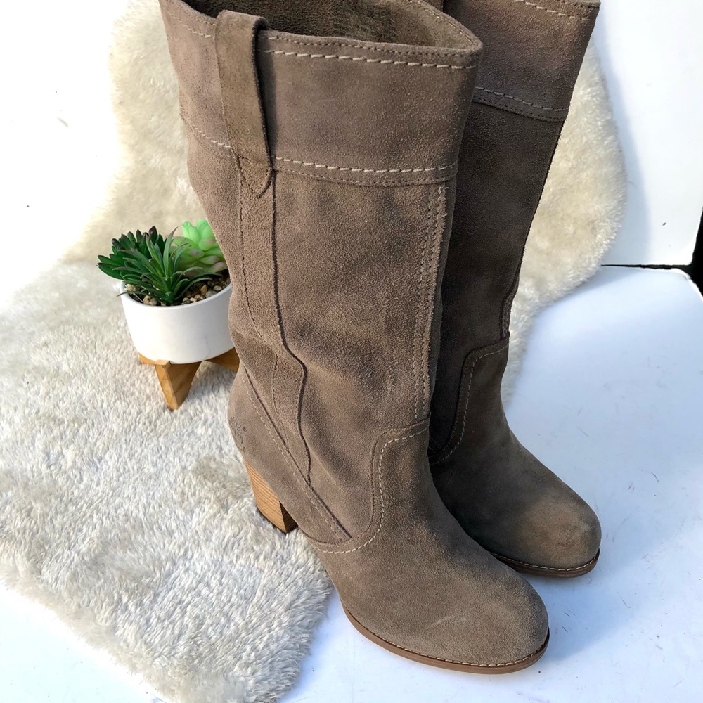 *🎉HP 🎉 Timberland | Earthkeepers Rudston taupe Suede Heeled Boots Size 8 - Picture 3 of 16